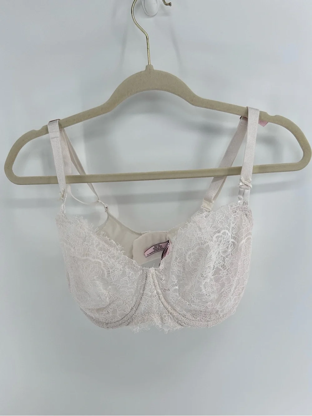 Victoria Secret Lace‎ Underwire Bra in Cream - 36G